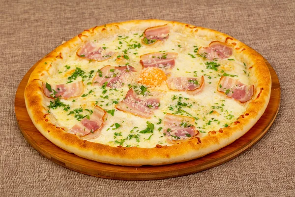 Pizza Carbonara jambon ve yumurta