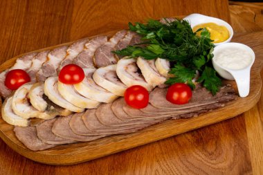 Toungue etli salamura ürün çeşitliliği