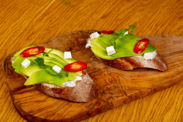 Bruschetta Mit Avocado Und Chili — Stockfoto