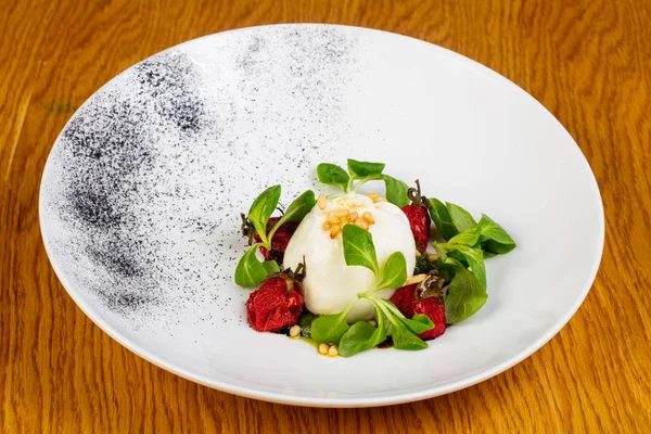 Pişmiş domates salatası buratta