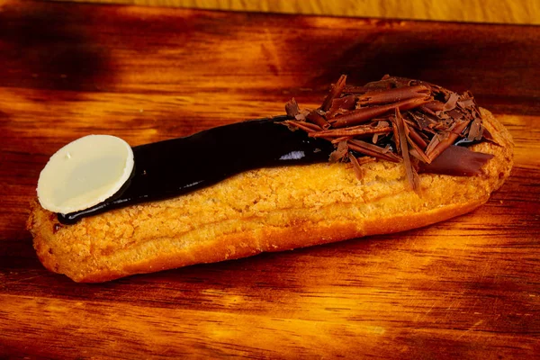 Tatlı lezzetli pasta krema ile 