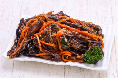 Kabın içinde turşu turşusu patlıcan