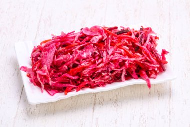 Kabın içinde geleneksel fermente lahana lahana turşusu