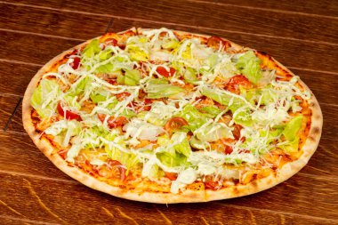 Pizza Sezar salata buzdağı ile