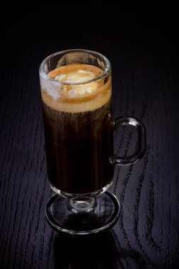 Lezzetli bardak buzlu kahve