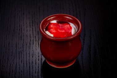 Delicious çilekli dondurma saksı 