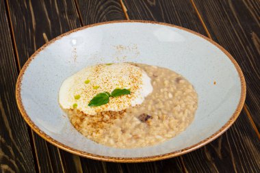 Risotto beyaz mantar ve krema ile