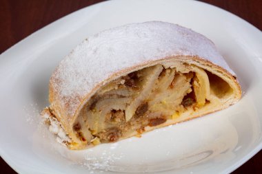 Plaka elmalı turta strudel