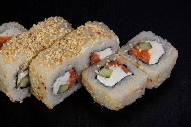 Ton balığı ile Japon geleneksel rulo 