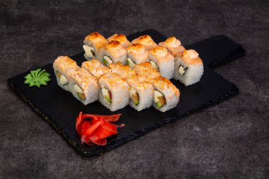 Japon Suşi ile çeşitli madde ayarla