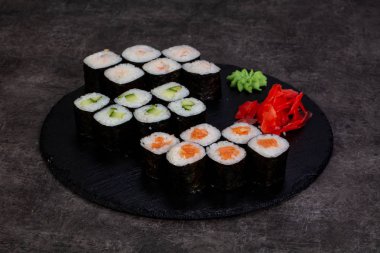 Japon Suşi ile çeşitli madde ayarla