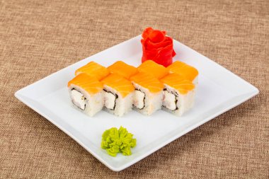 Japon soğuk geleneksel somon roll