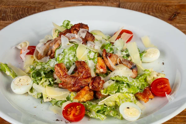 Tavuk lezzetli Sezar salatası