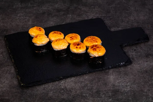 Japonca rulo ile pirinç pişmiş