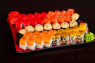 Japon geleneksel rulo ve suşi ayarla