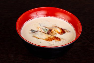 Yılan balığı çorbası Japon krem