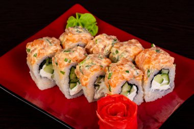 Japon geleneksel rulo somon ile