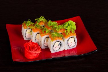 Japon geleneksel rulo somon ile