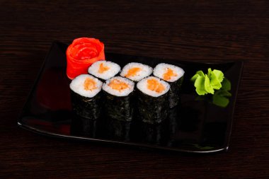 Japon geleneksel rulo somon ile