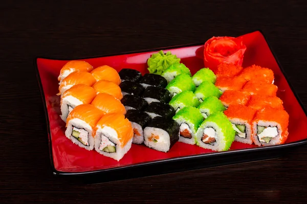 Japon geleneksel rulo ve suşi ayarla