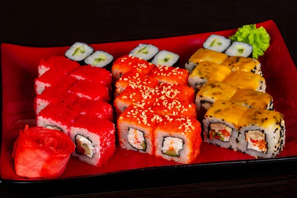 Japon geleneksel rulo ve suşi ayarla