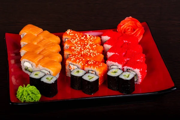 Japon geleneksel rulo ve suşi ayarla