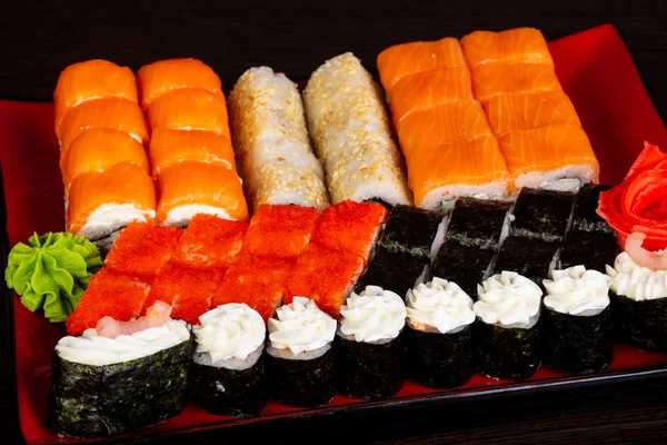 Japon geleneksel rulo ve suşi ayarla