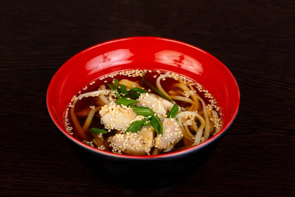 Miso çorbası ile somon ve susam