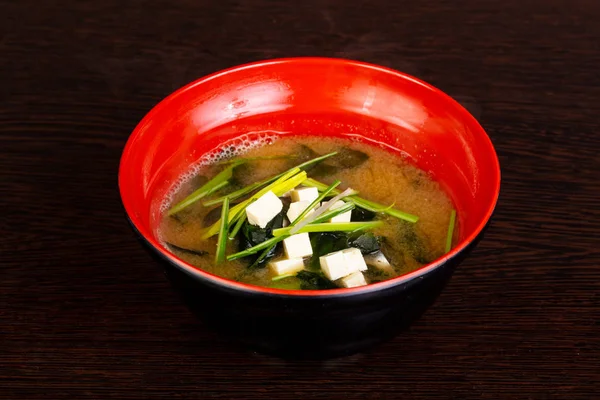 Japon miso çorbası ile tofu