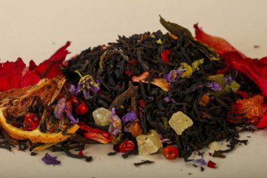 Aroma çay yığın meyve, meyveler ve otlar ile