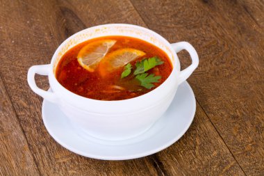 Limon serbed maydanoz çorbası Solyanka