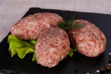 Çiğ Domuz pirzola - kıyılmış et