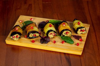 Fındık ve peynirli patlıcan rulo