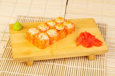 Suşi rulo pişmiş lezzetli kamakura