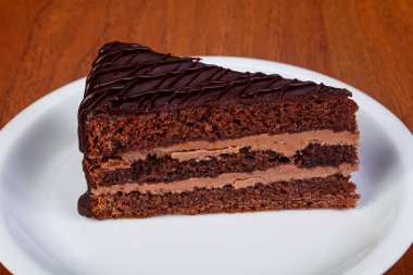 Lezzetli çikolatalı krem Prag kek