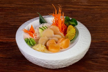 Fistolar hizmet limon ve nane ile Japon balığı