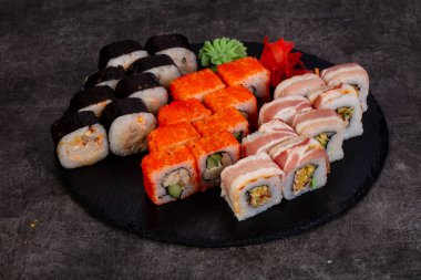 Japon Suşi ile çeşitli madde ayarla