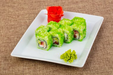 Ton balığı ve tobiko ile rulo