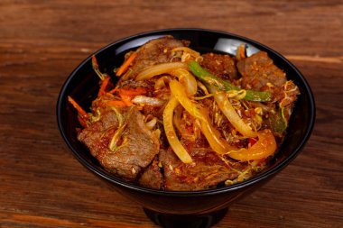 Köri ve sebze ile sığır eti