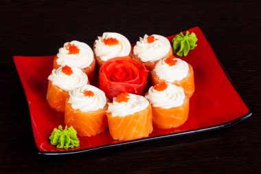 Japon geleneksel rulo somon ile