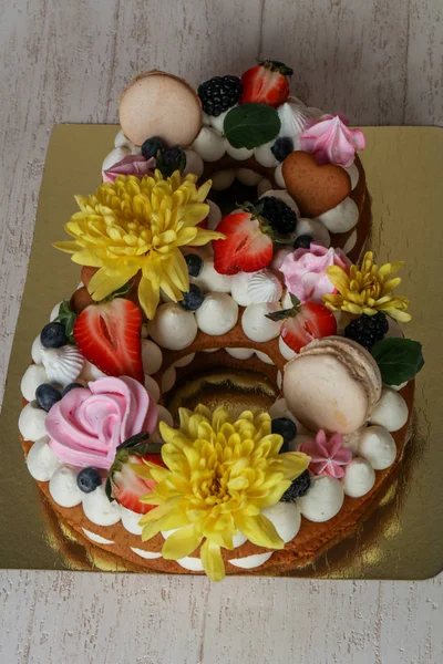 Kuchen Mit Natürlicher Blume — Stockfoto