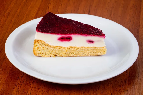 ラズベリーのスフレ ケーキの美味しい部分 — ストック写真