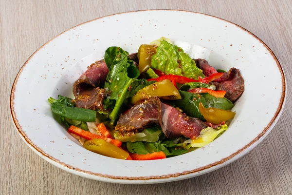 Salada Com Rosbife Legumes — Fotografia de Stock