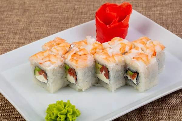 Karides ve somon ile rulo