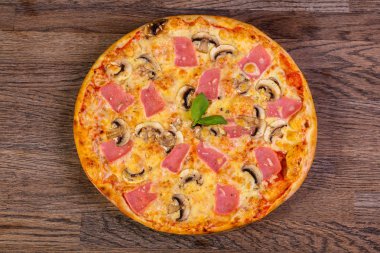 Pizza mantar ve peynir jambon