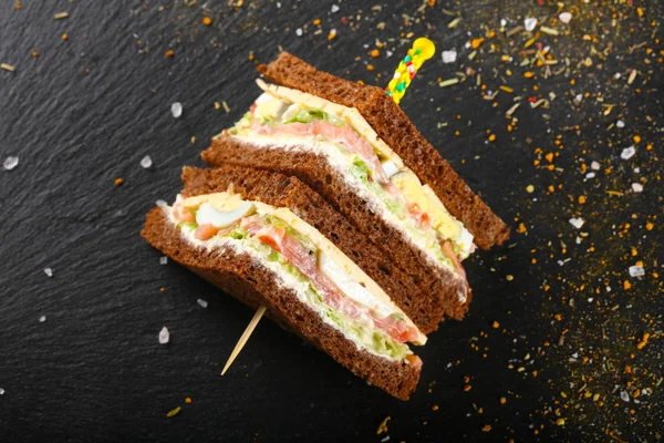 Sándwich Club Con Carne Queso Verduras —  Fotos de Stock