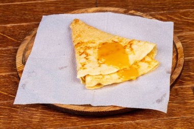 Bal ile sıcak lezzetli gözleme