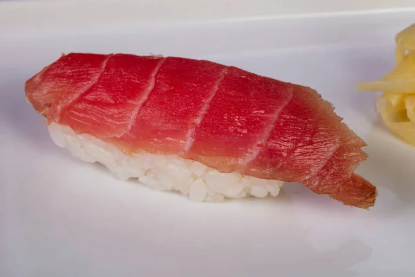 Japán Hideg Sushi Tonhallal — Stock Fotó