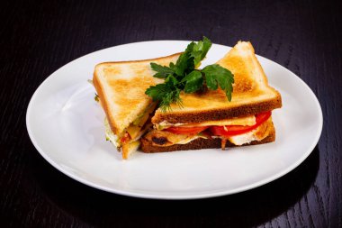 Tavuk ile lezzetli Sezar sandviç