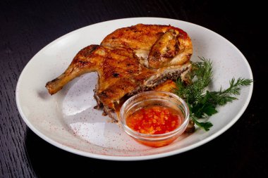 Lezzetli tütün piliç chili sos ile